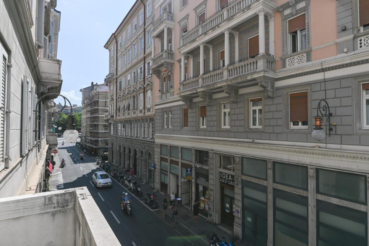Adria Luxury Residence - Centro Trieste Eksteriør billede